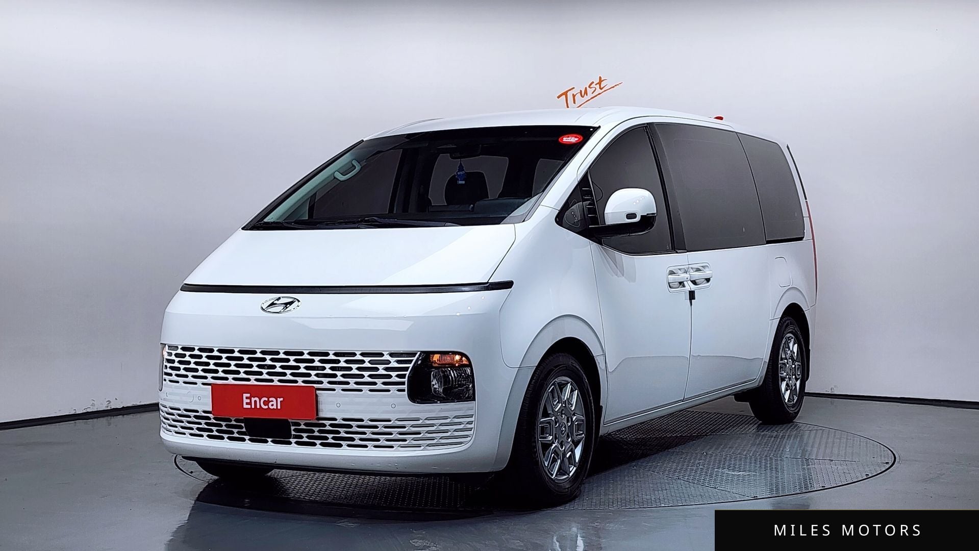 Hyundai Staria 2023 — миниатюра 3