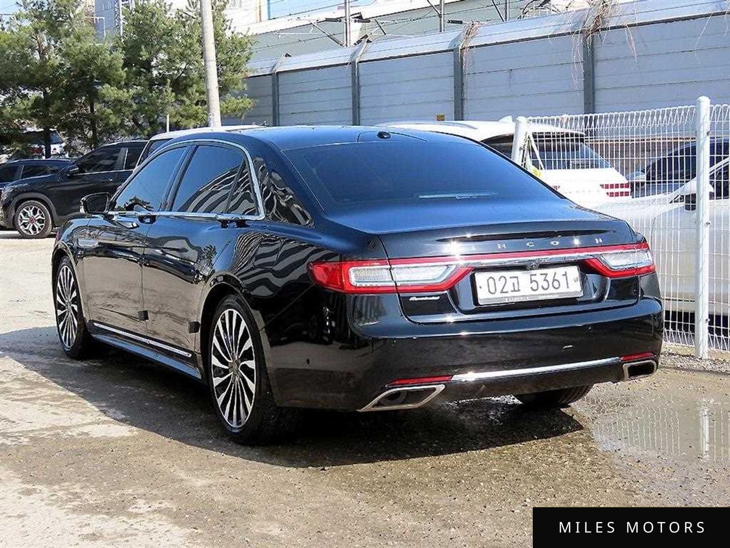 Lincoln Continental 2017 — миниатюра 3
