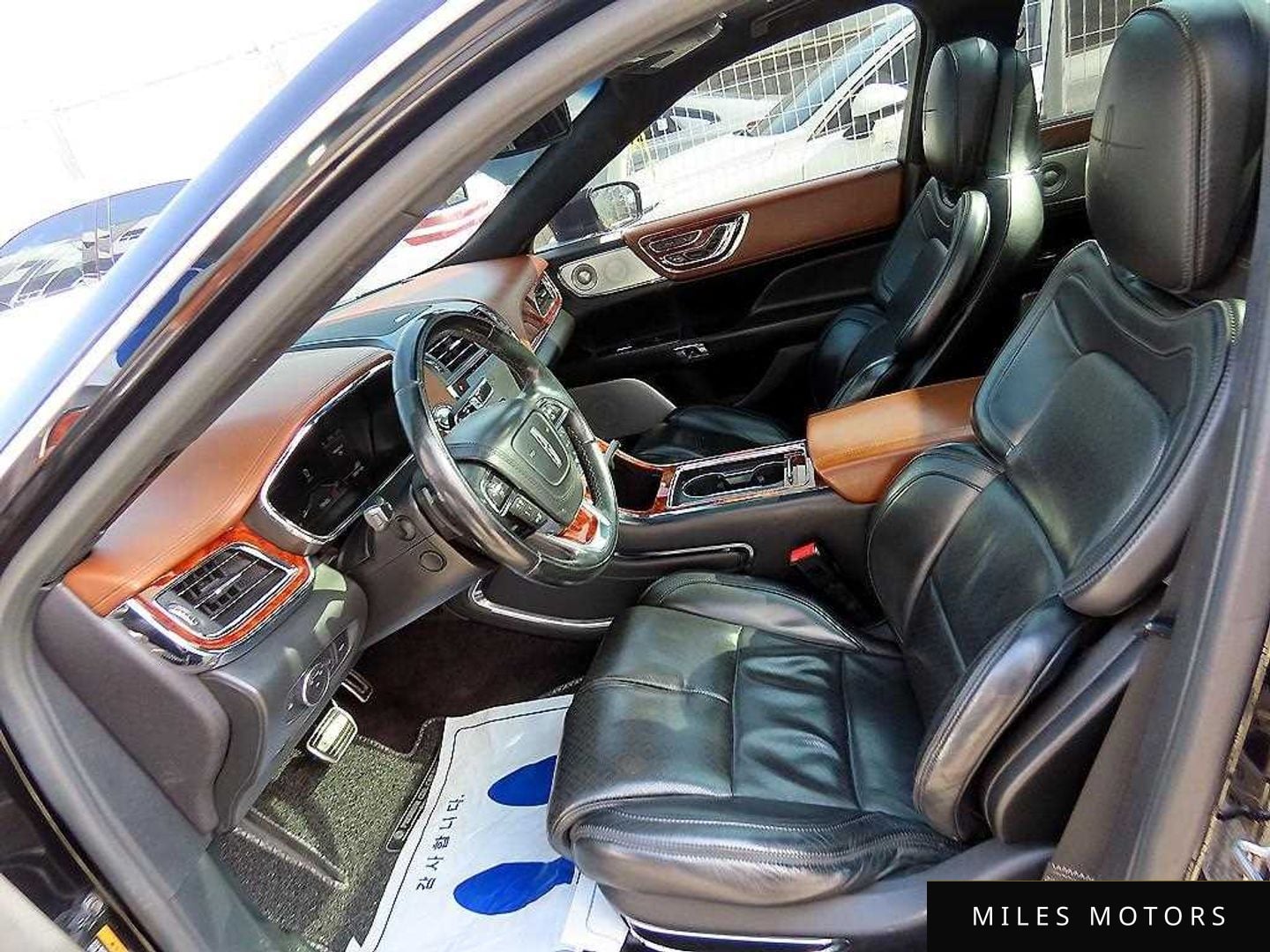 Lincoln Continental 2017 — миниатюра 5