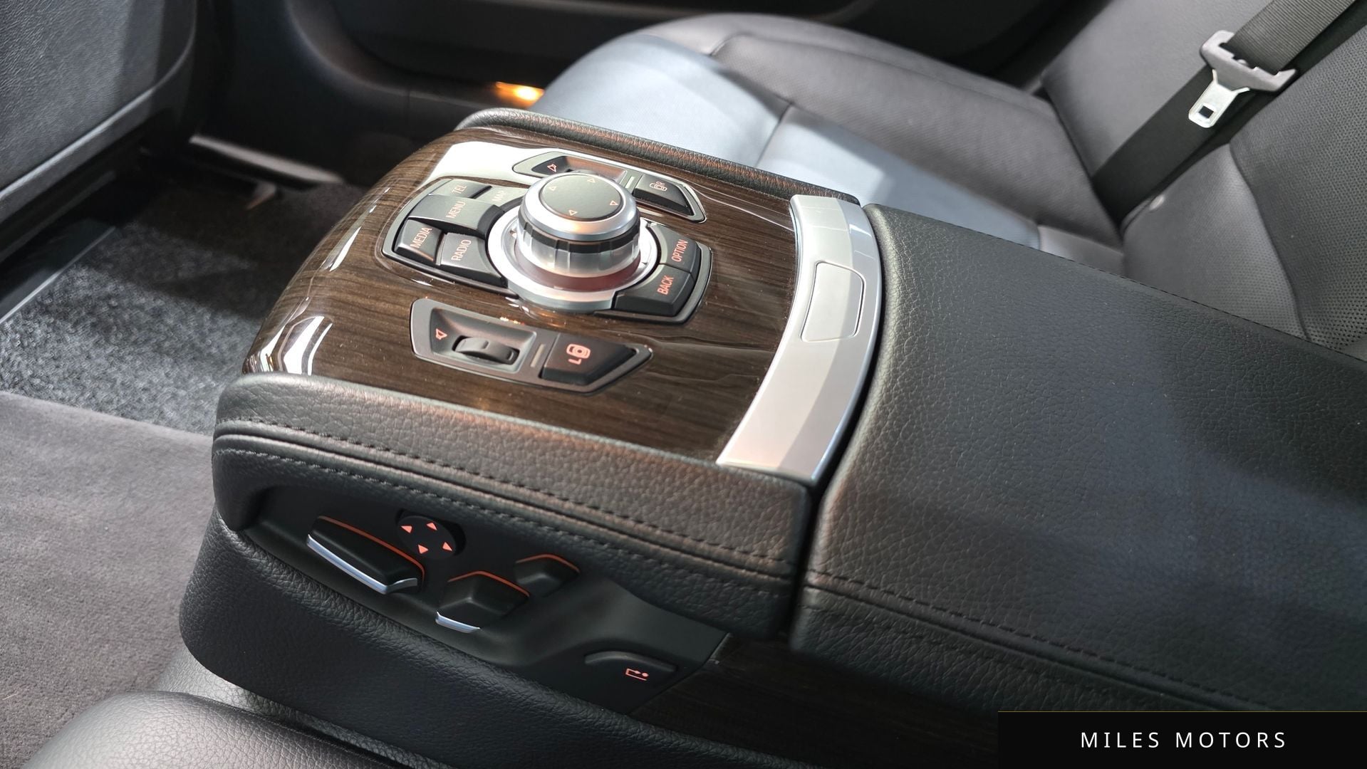 BMW 7 Series (F01) 2013 — миниатюра 19