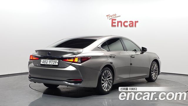 Лексус ES300h 2019 — миниатюра 2