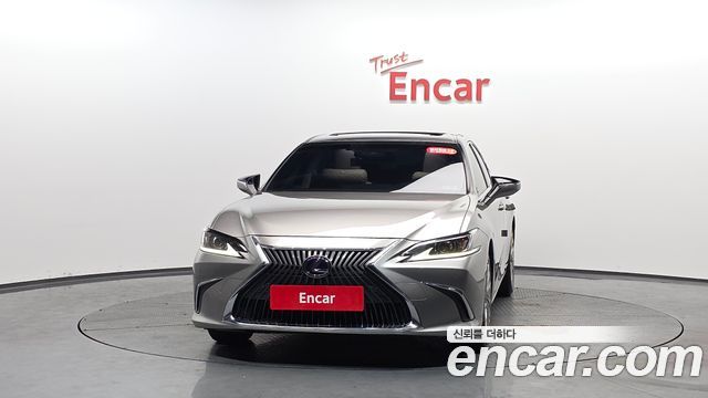 Лексус ES300h 2019 — миниатюра 3