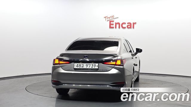 Лексус ES300h 2019 — миниатюра 4