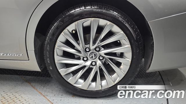 Лексус ES300h 2019 — миниатюра 5
