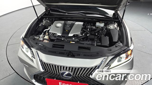 Лексус ES300h 2019 — миниатюра 6