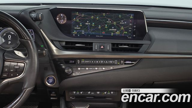 Лексус ES300h 2019 — миниатюра 18