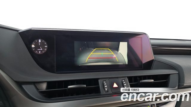 Лексус ES300h 2019 — миниатюра 19