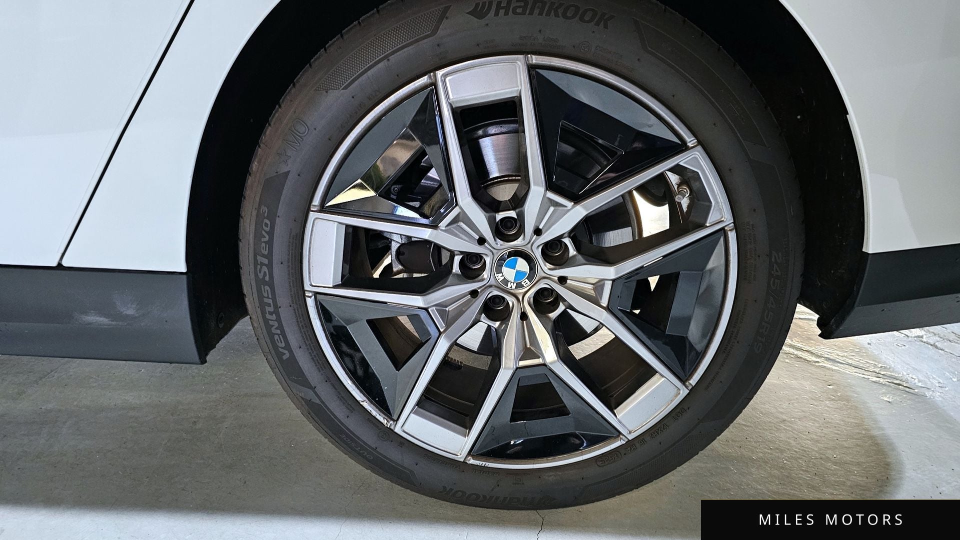 BMW 5 Series (G60) 2025 — миниатюра 5