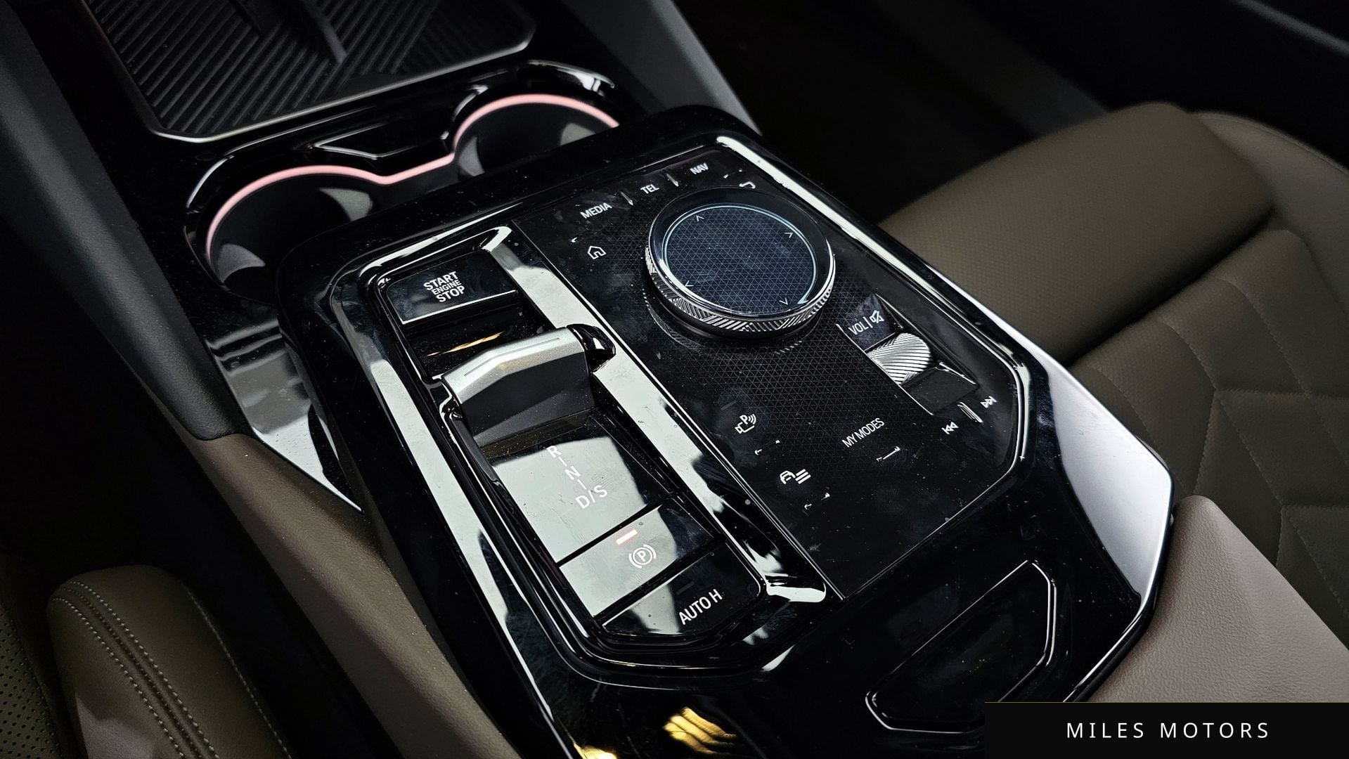 BMW 5 Series (G60) 2025 — миниатюра 9