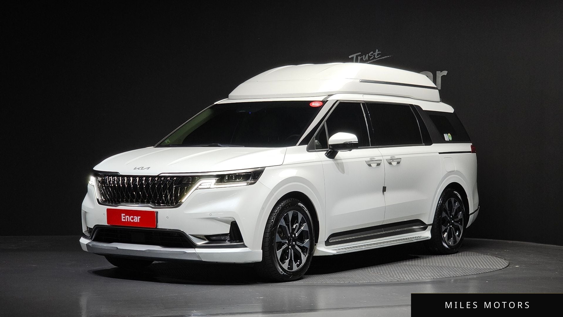 Kia Carnival 2023 — фото 1 из 12