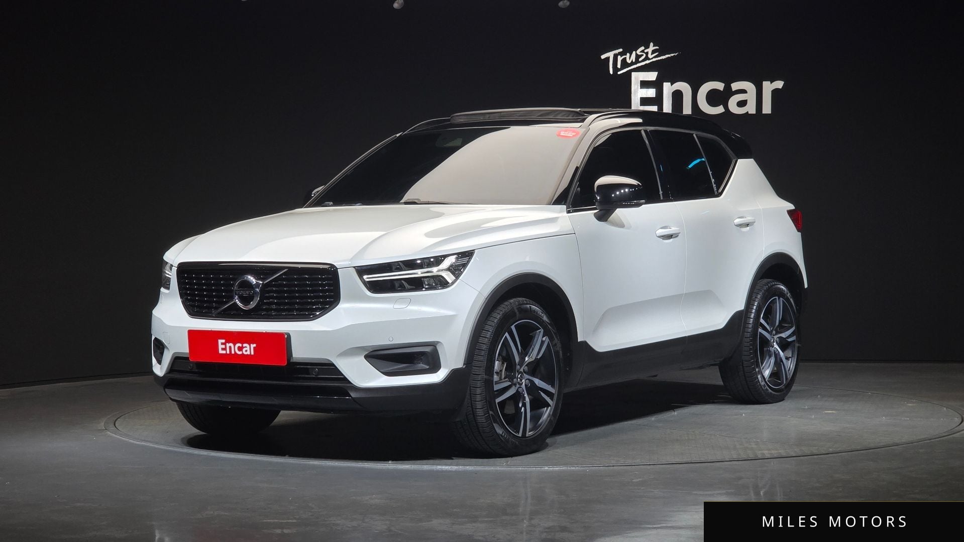 Volvo XC40 2021 — фото 1 из 12