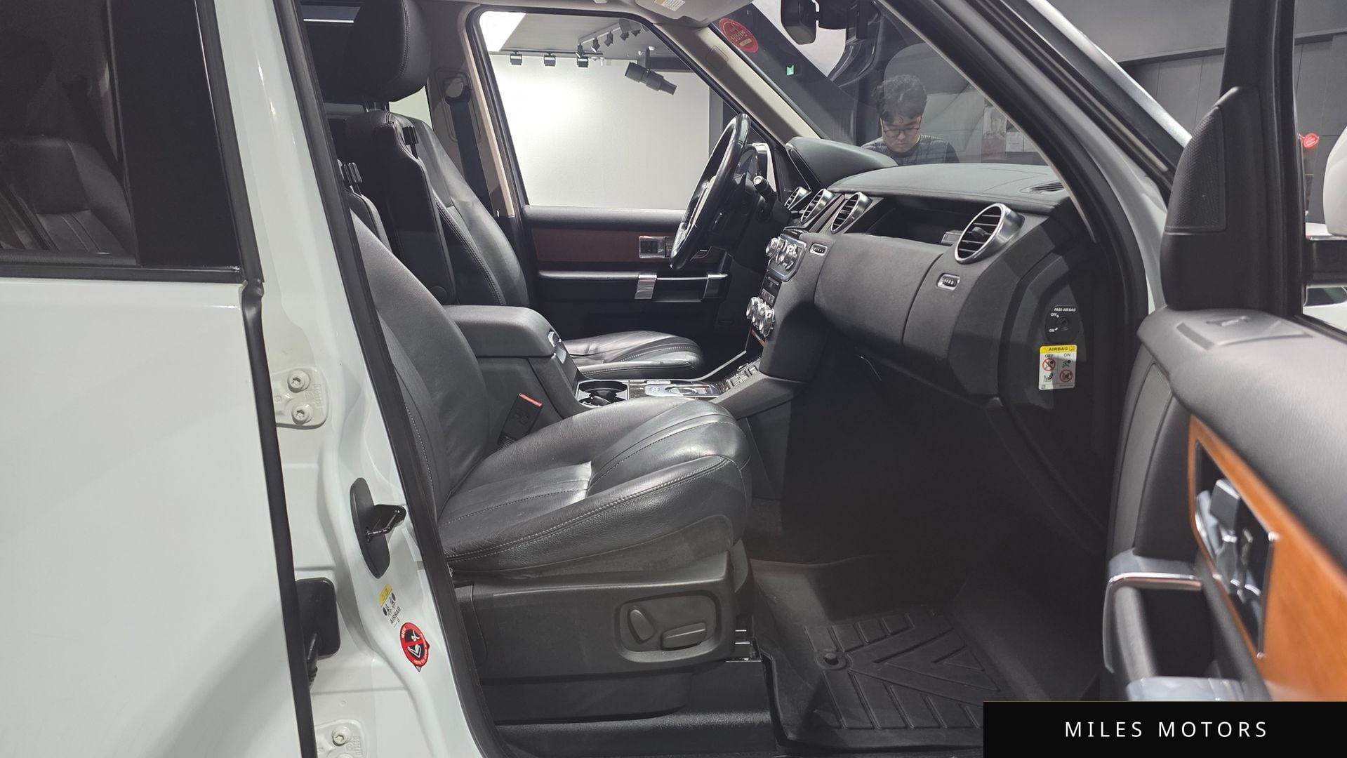 Land Rover Discovery 2015 — миниатюра 10