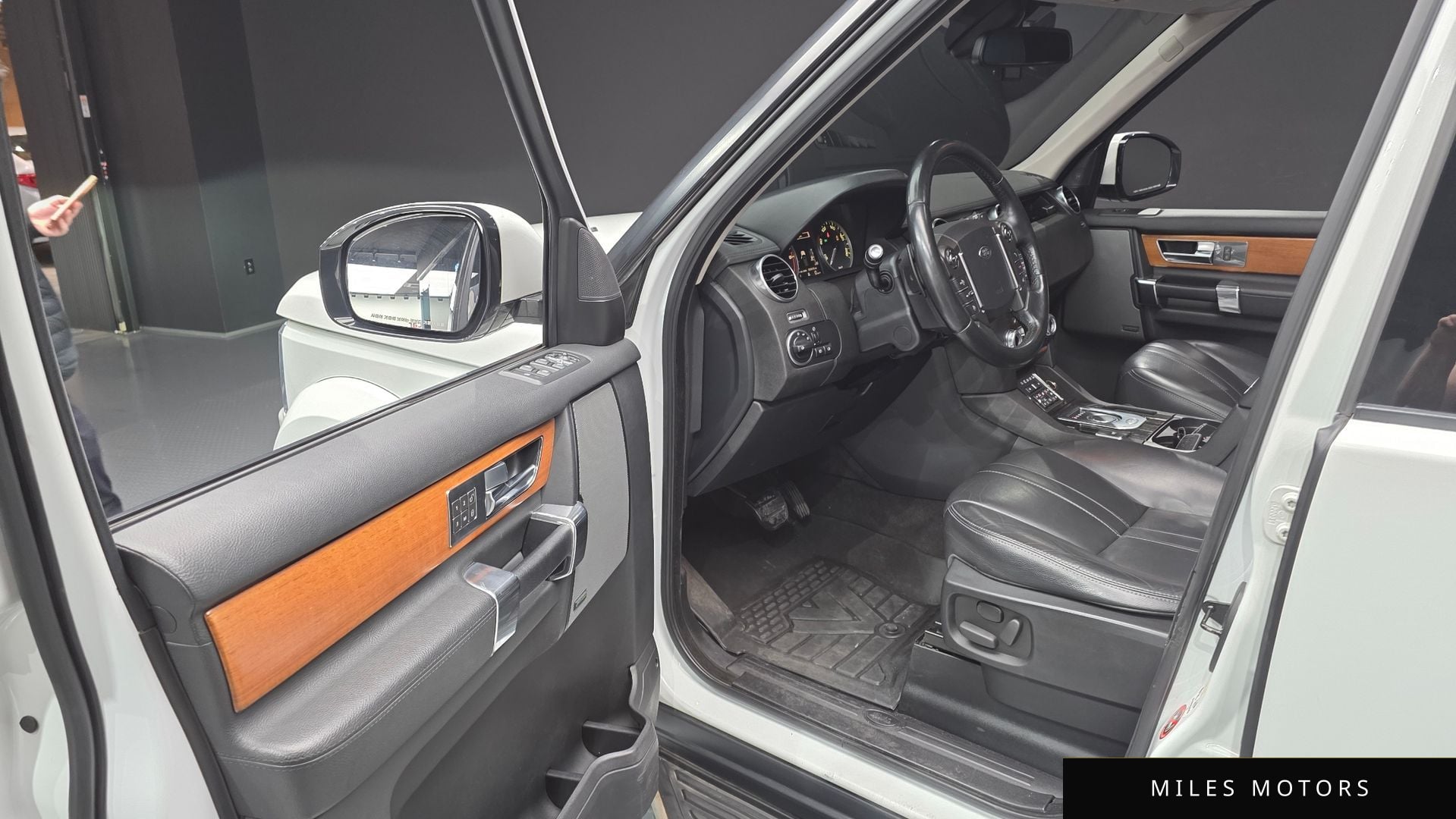 Land Rover Discovery 2015 — миниатюра 11
