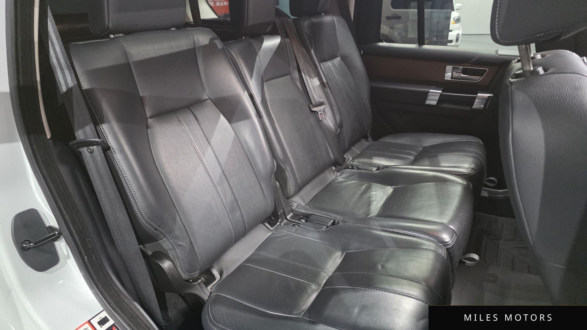 Land Rover Discovery 2015 — миниатюра 12