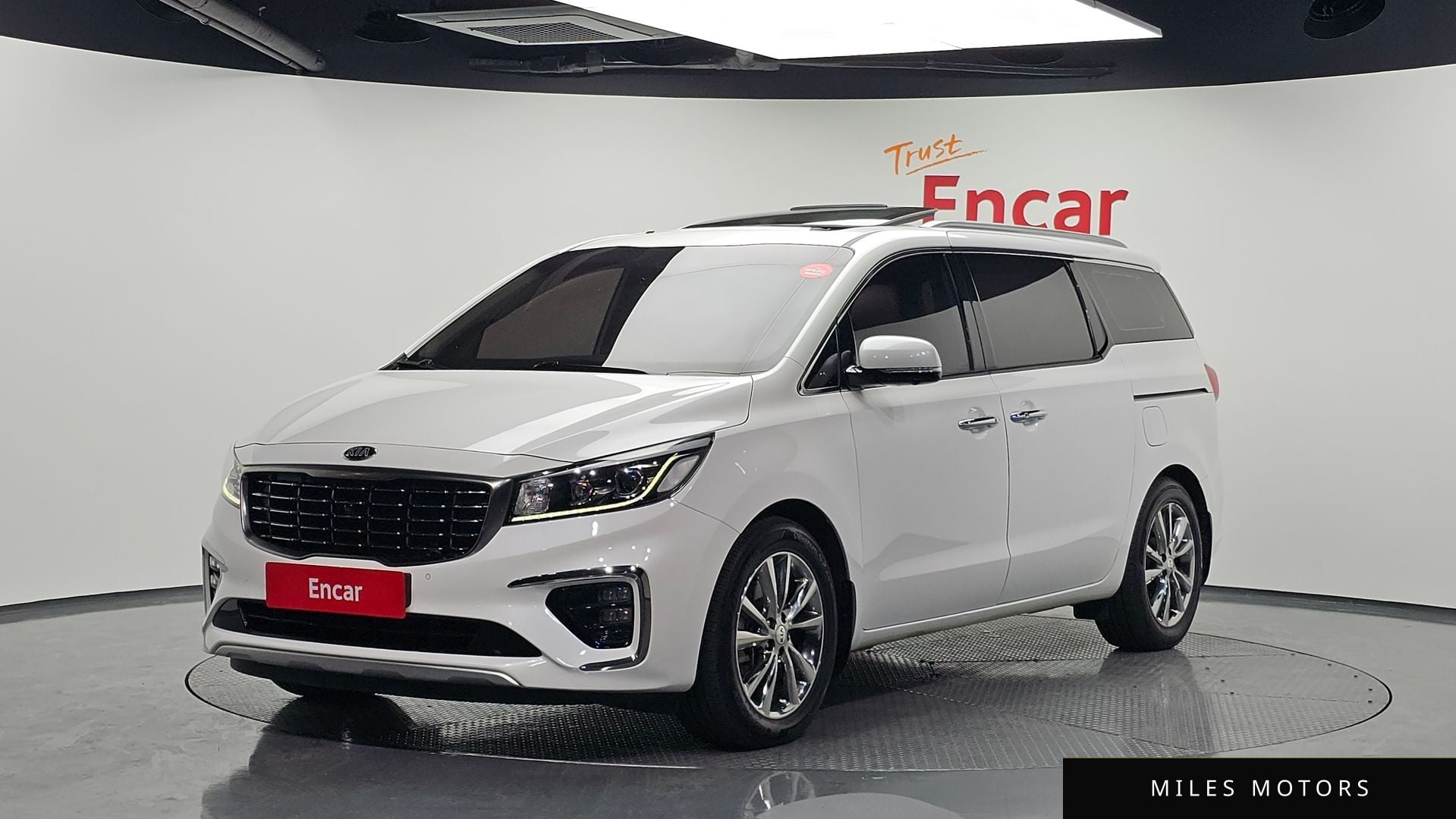 Kia Canival 2019 — фото 1 из 12