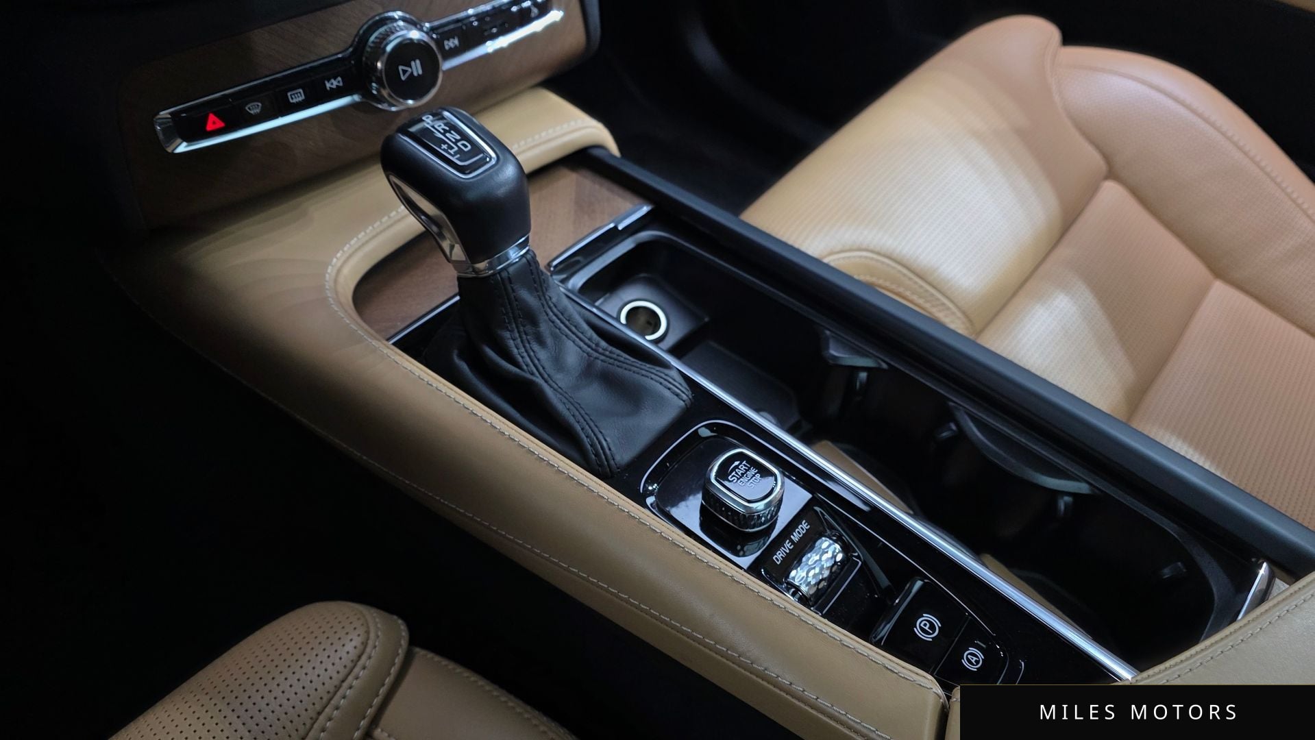 Volvo XC90 2020 — миниатюра 9