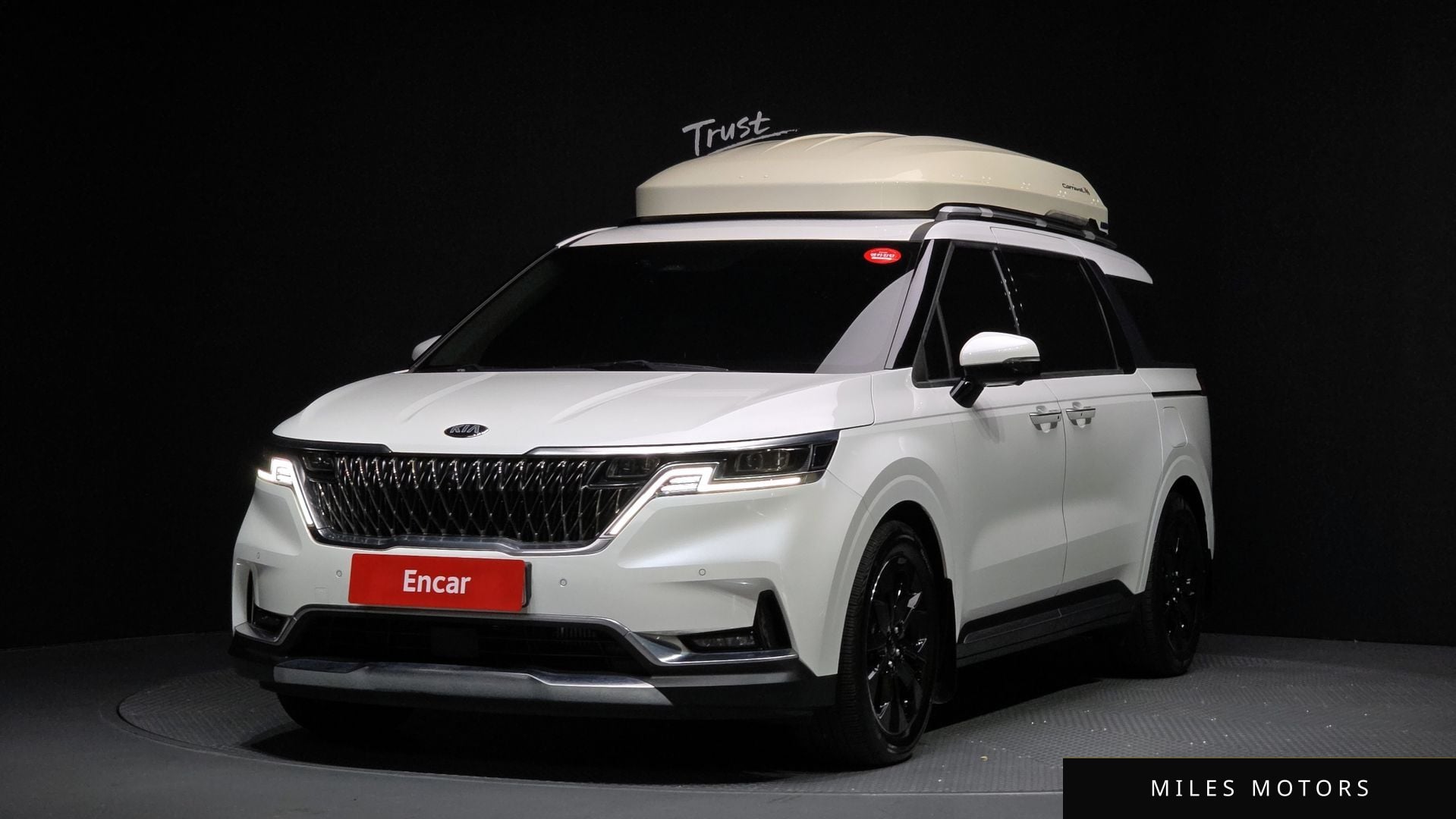 Kia Carnival 2021 — фото 1 из 12