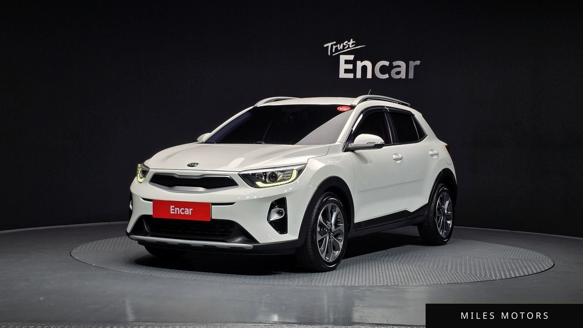 Kia Stonic 2018 — фото 1 из 12