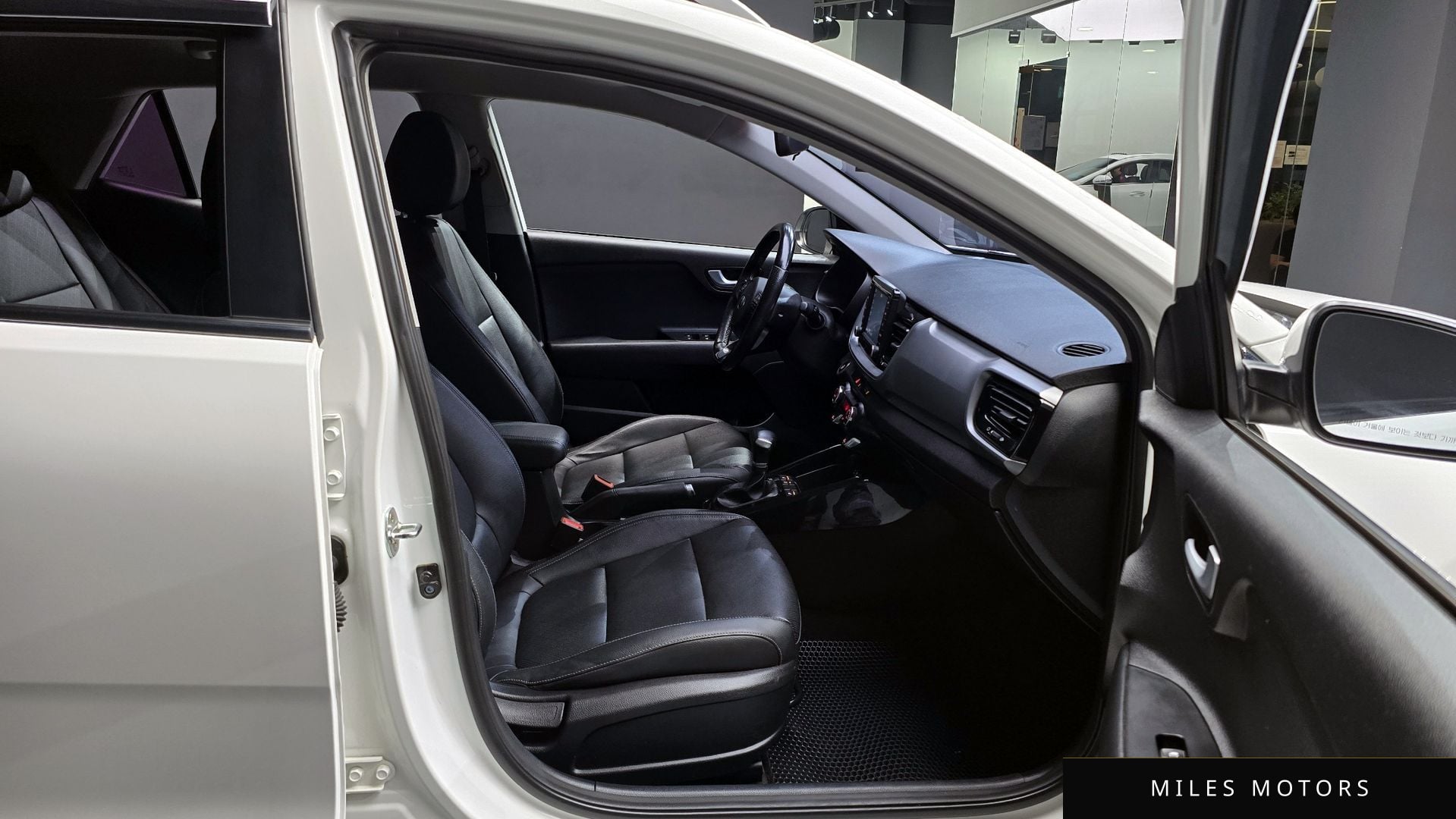 Kia Stonic 2018 — миниатюра 10
