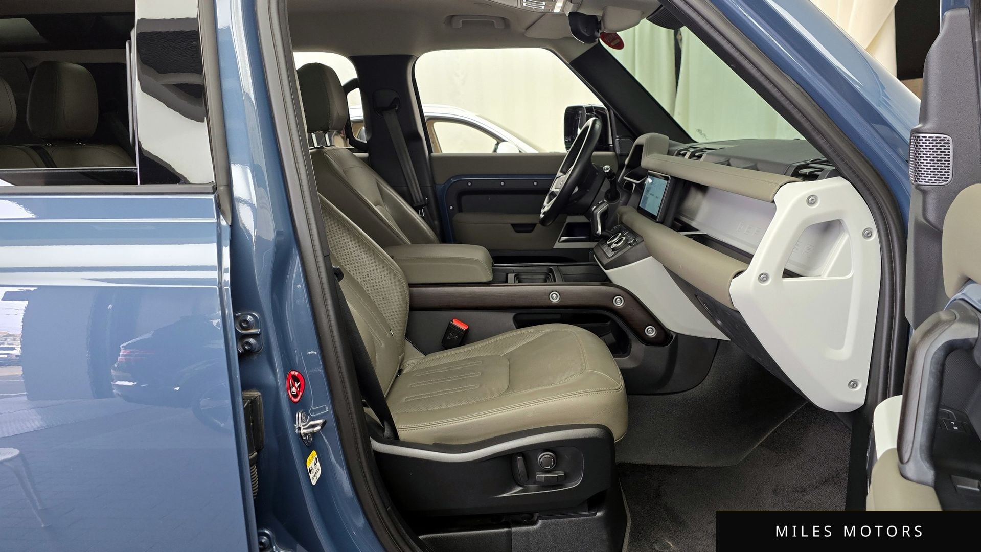 Land Rover Defender 2022 — миниатюра 11