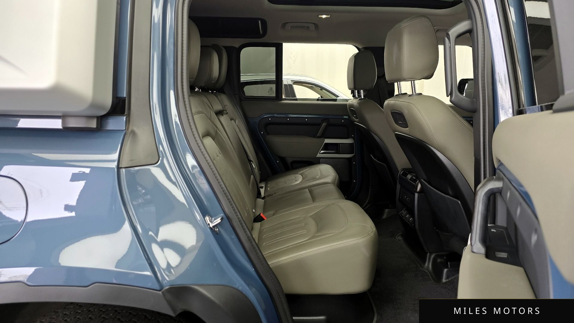 Land Rover Defender 2022 — миниатюра 12