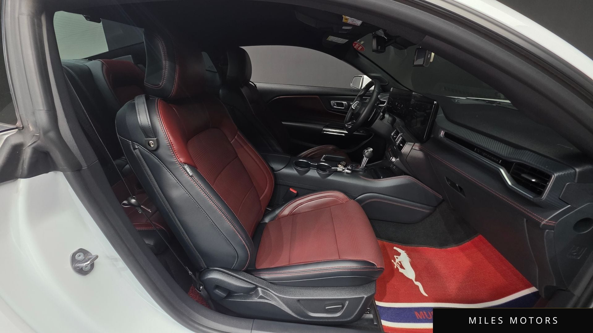 Ford Mustang 2024 — миниатюра 10