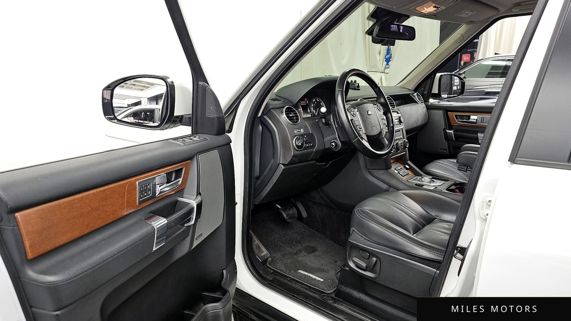 Land Rover Discovery 2015 — миниатюра 10