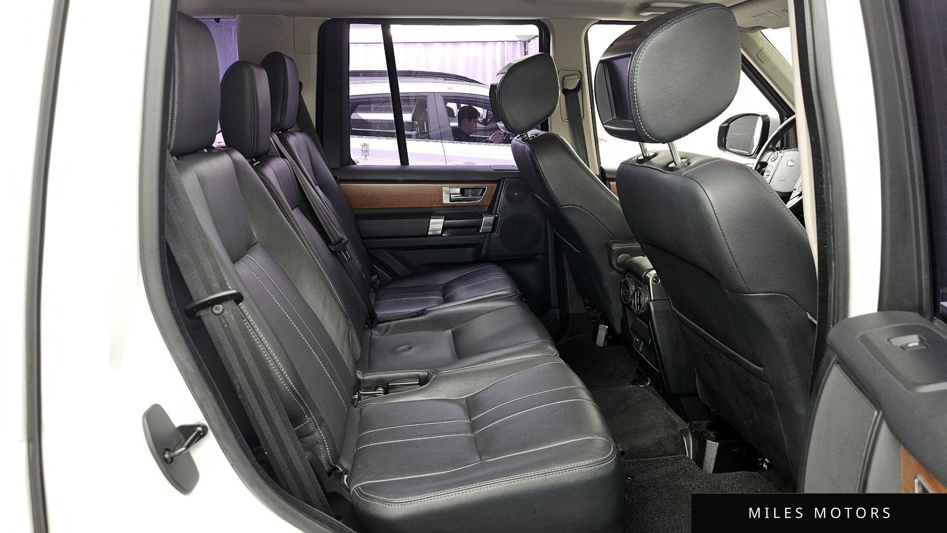 Land Rover Discovery 2015 — миниатюра 12
