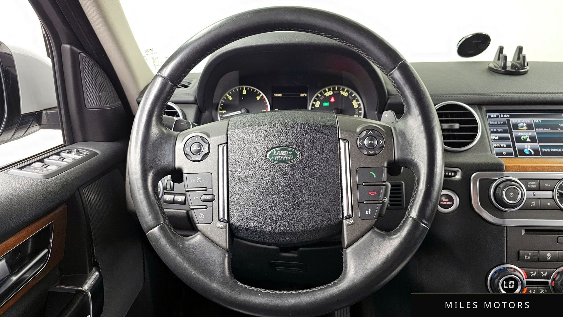 Land Rover Discovery 2015 — миниатюра 13
