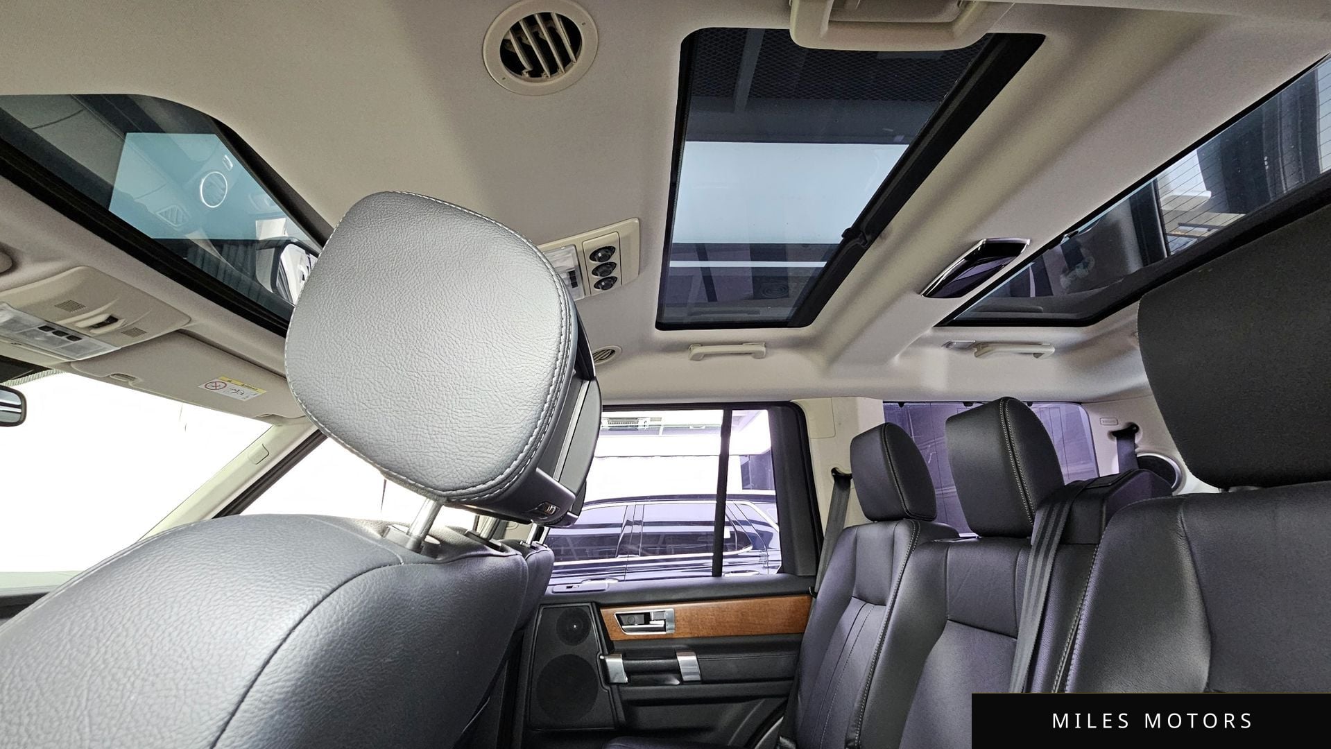 Land Rover Discovery 2015 — миниатюра 19
