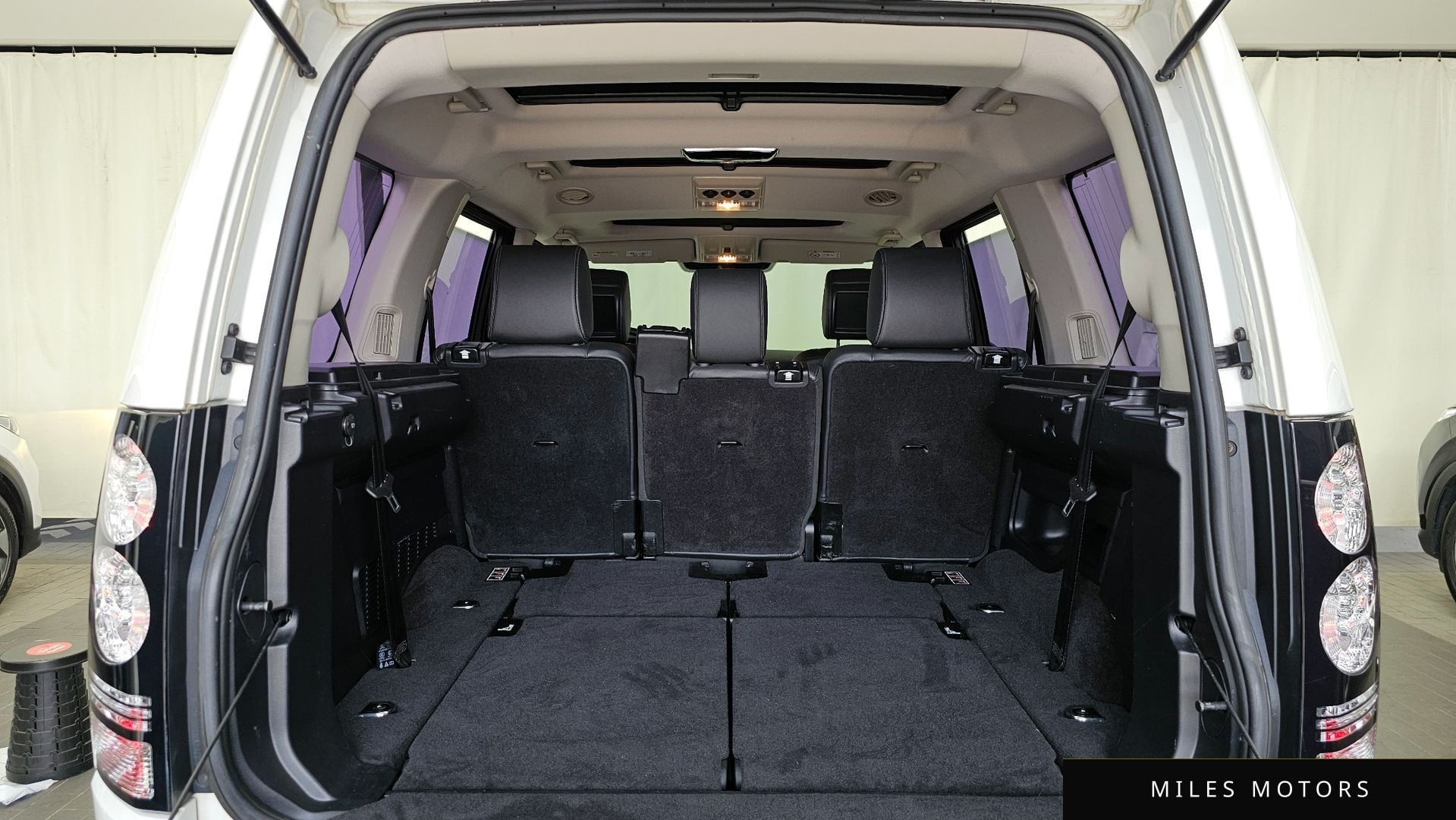 Land Rover Discovery 2015 — миниатюра 20