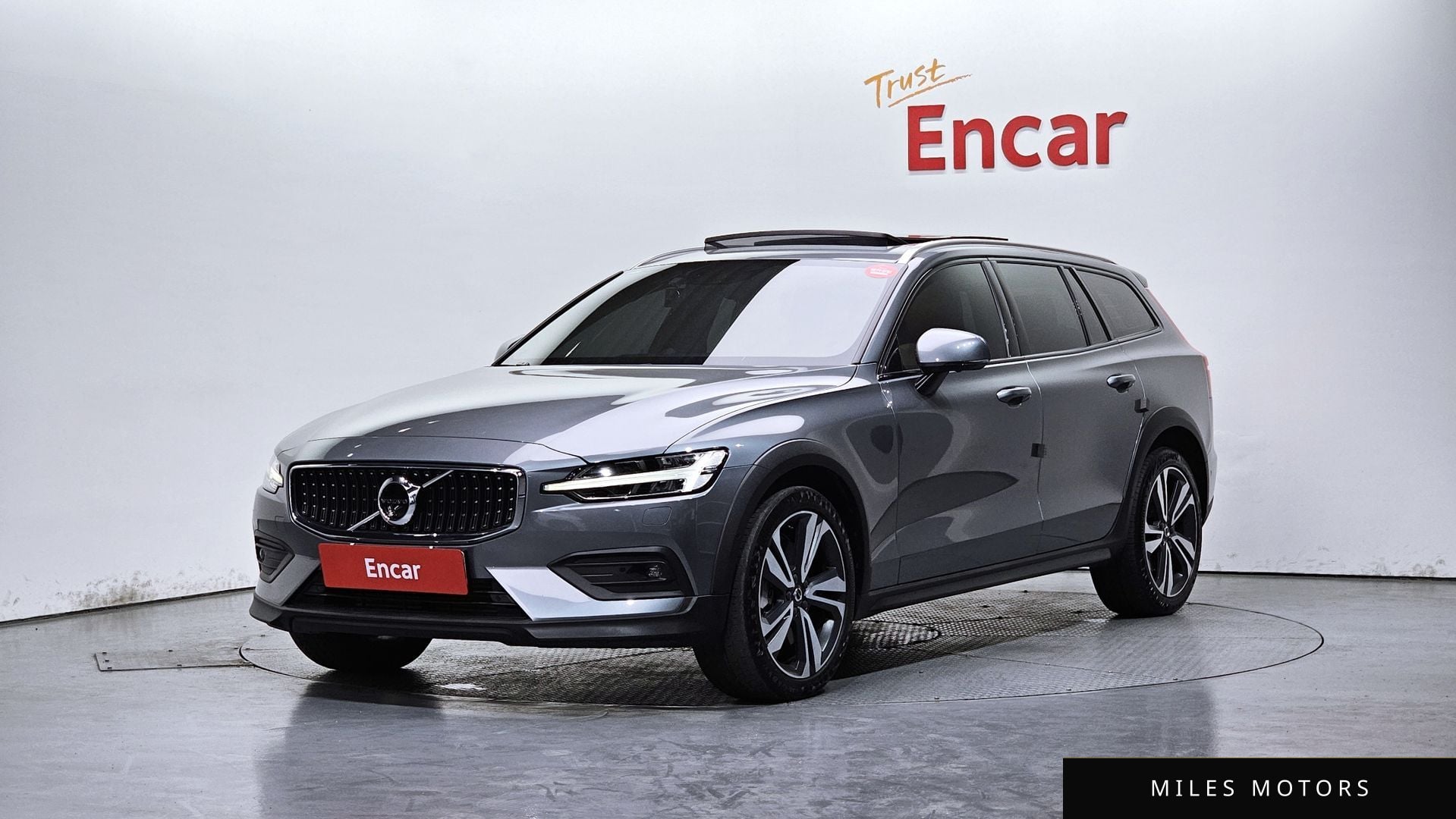 Volvo V60 2020 — фото 1 из 12