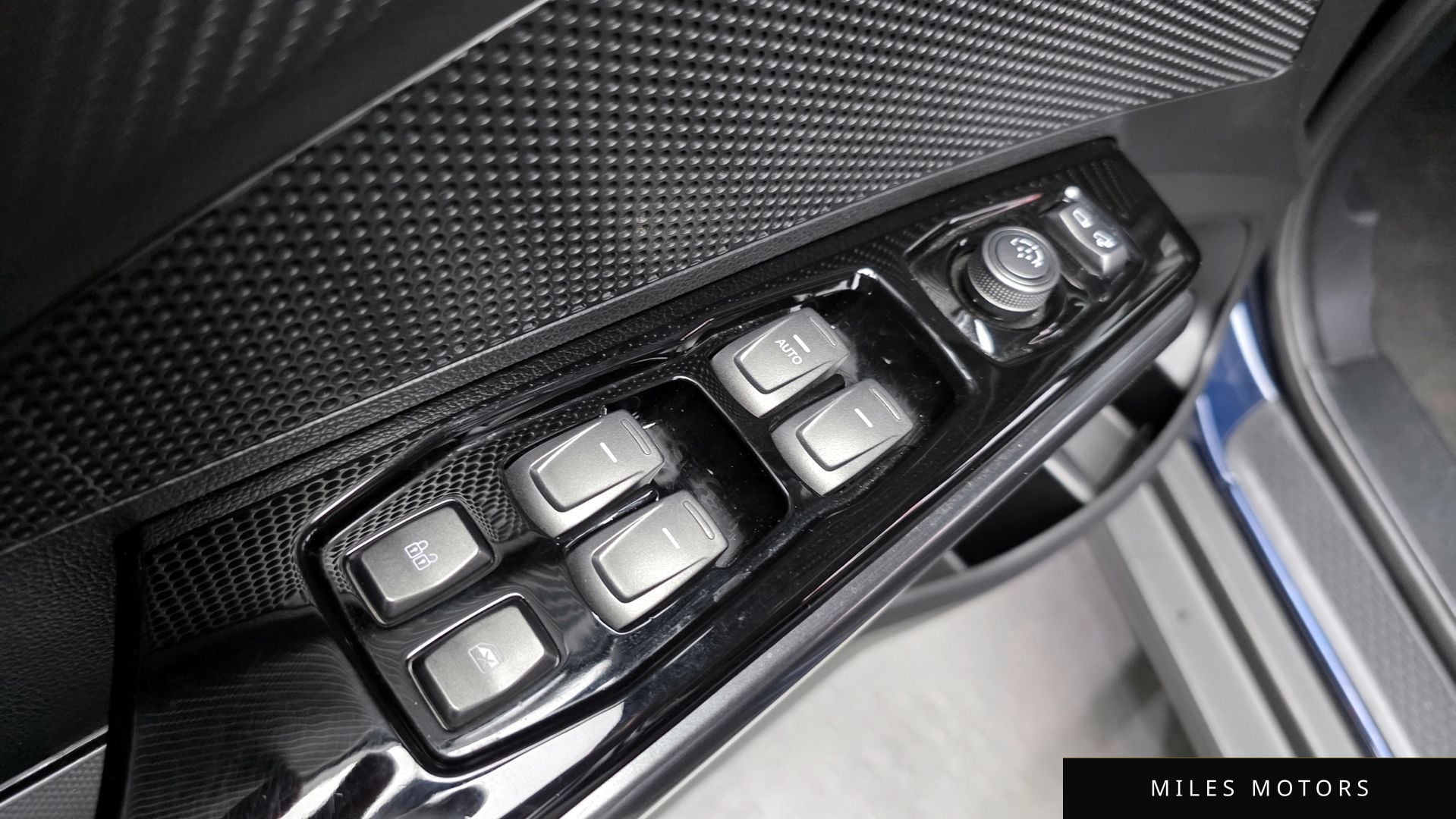 KG Mobility 베리 뉴 티볼리 2022 — миниатюра 14