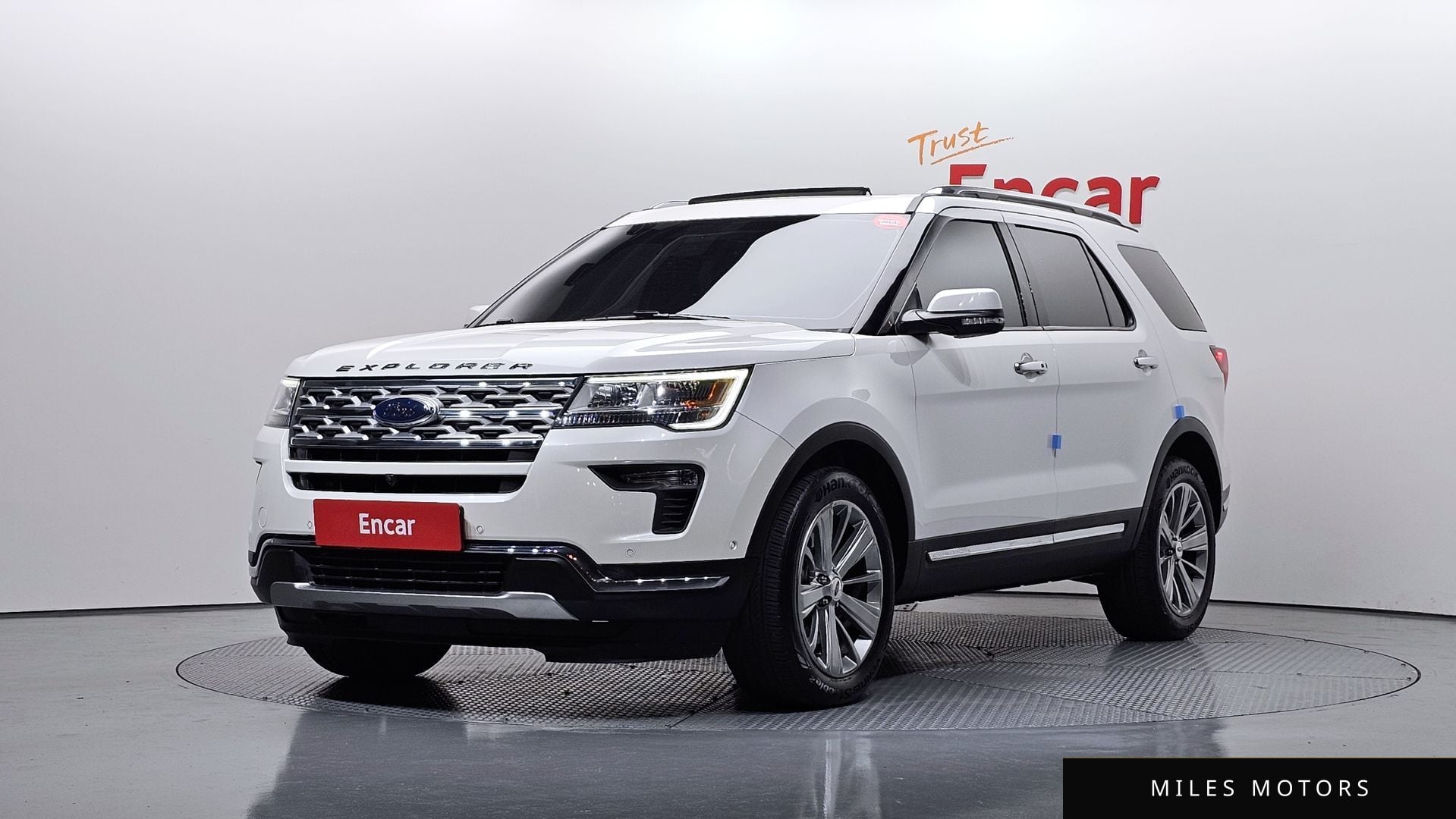 Ford Explorer 2018 — фото 1 из 12