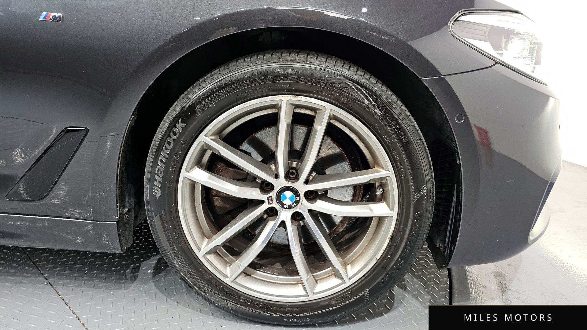 BMW 5 Series (G30) 2017 — миниатюра 5