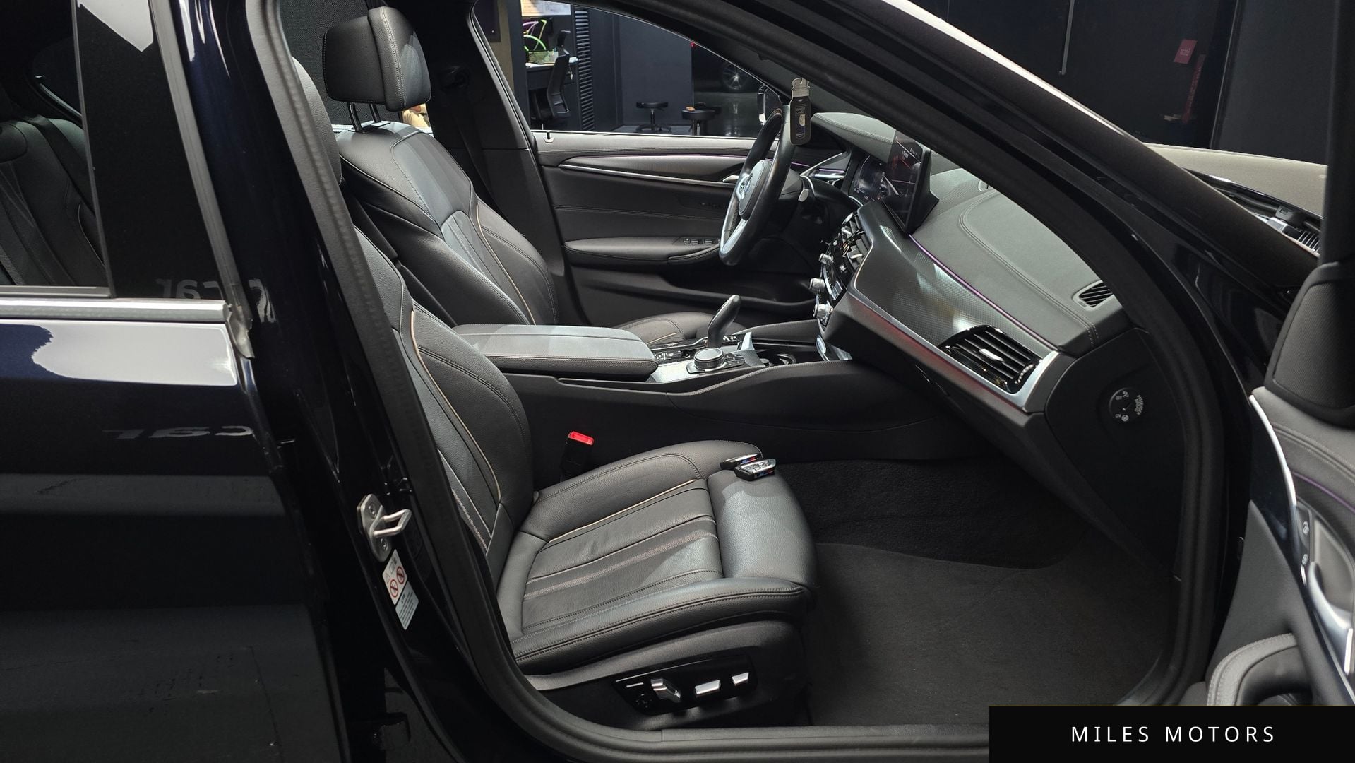 BMW 5 Series (G30) 2023 — миниатюра 11
