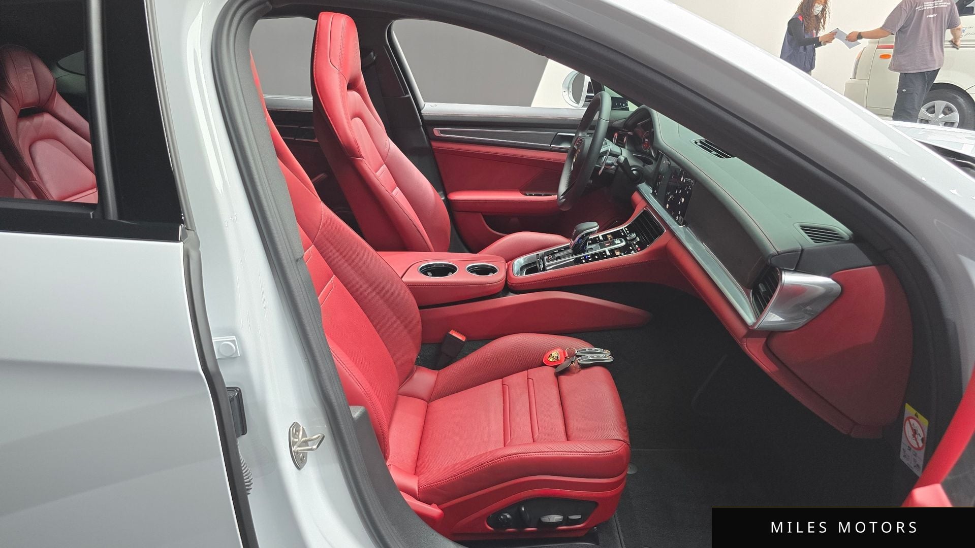 Porsche Panamera 2023 — миниатюра 10