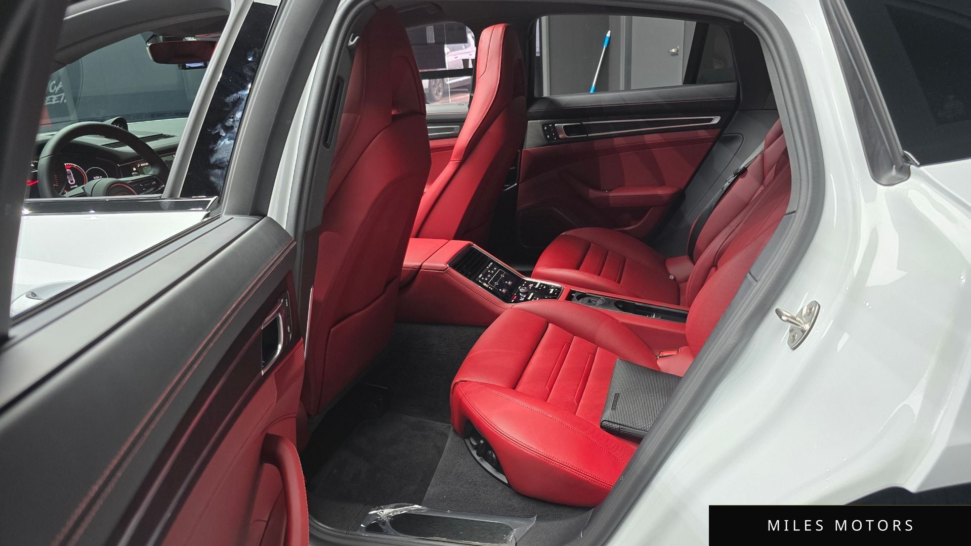 Porsche Panamera 2023 — миниатюра 12