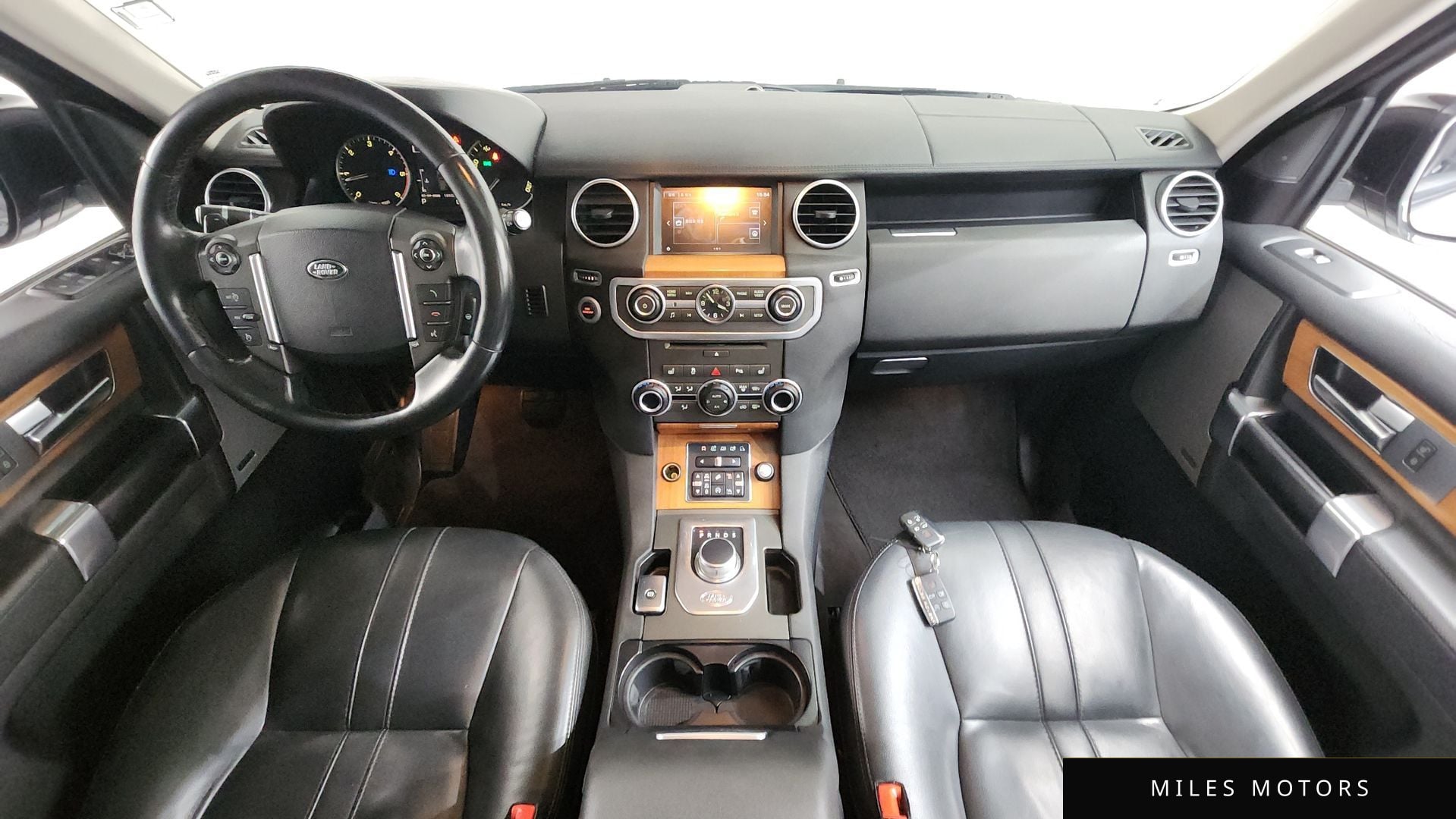Land Rover Discovery 2016 — миниатюра 7