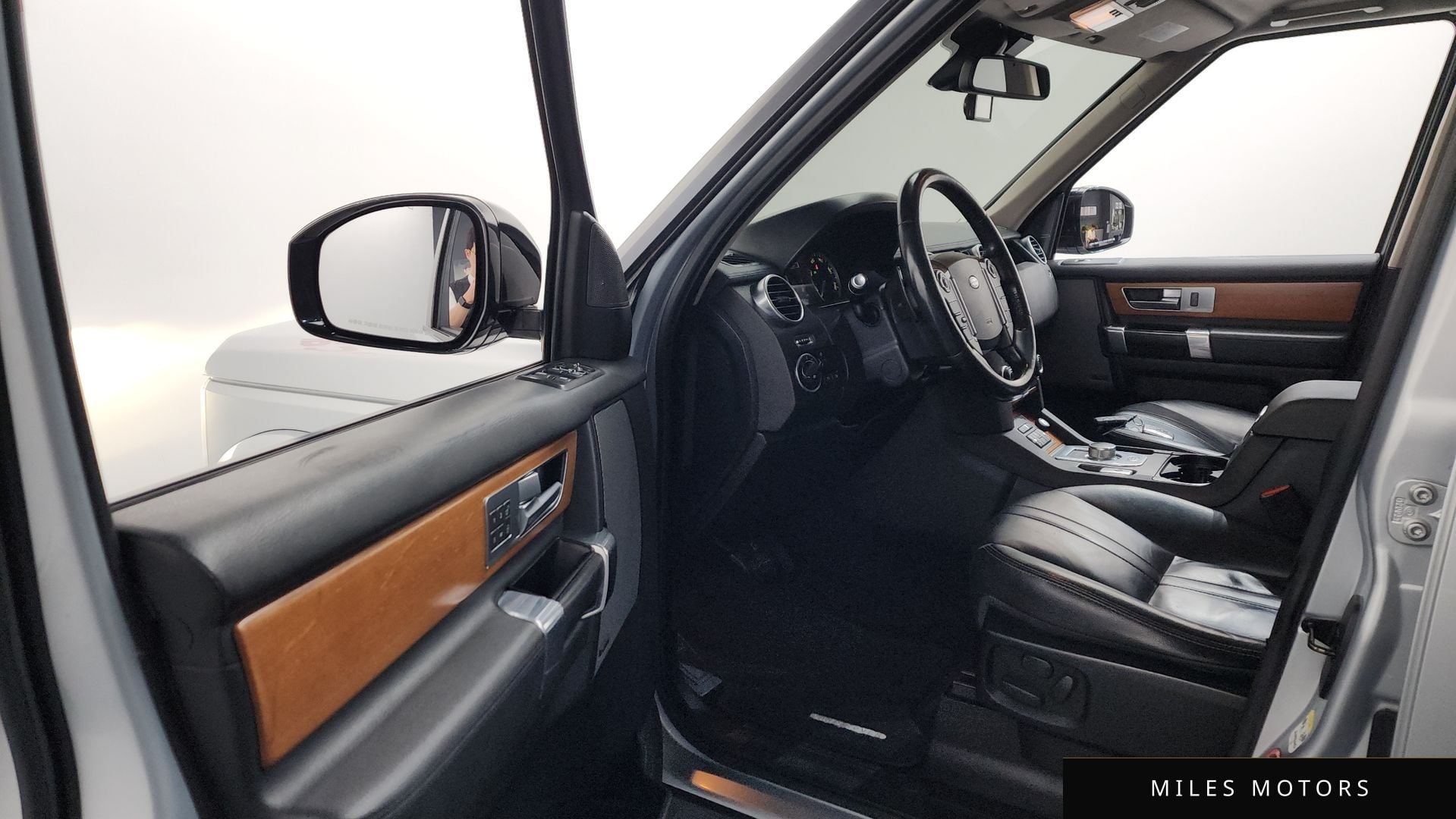 Land Rover Discovery 2016 — миниатюра 10