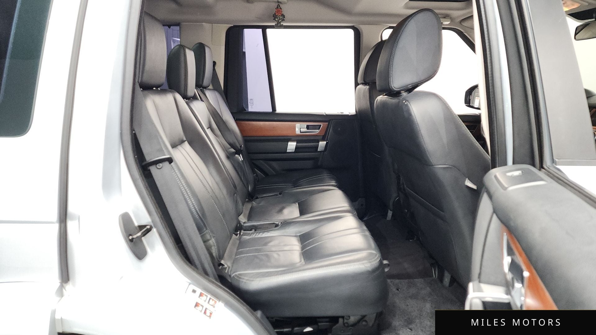 Land Rover Discovery 2016 — миниатюра 12