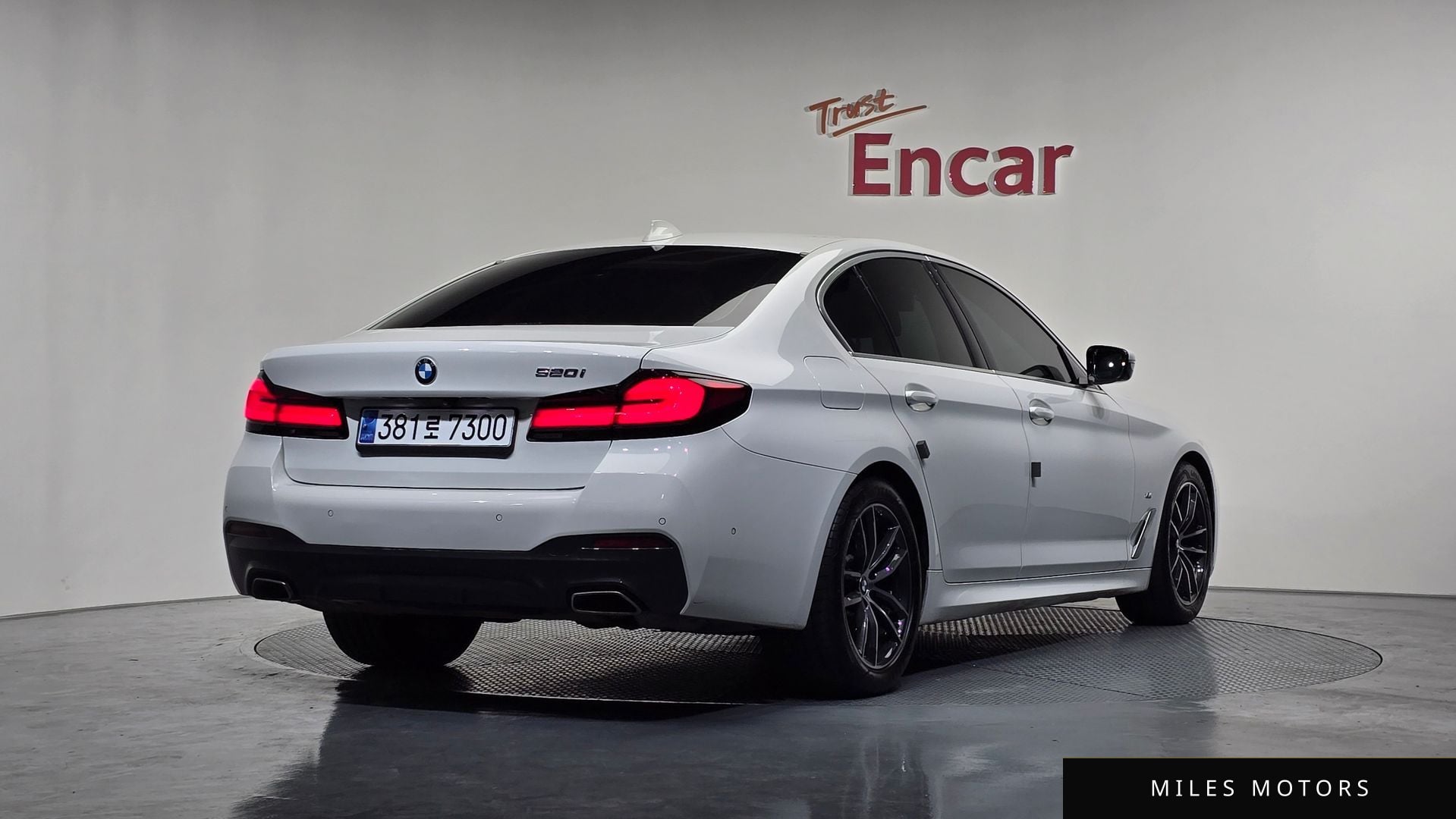 BMW 5 Series (G30) 2023 — миниатюра 2
