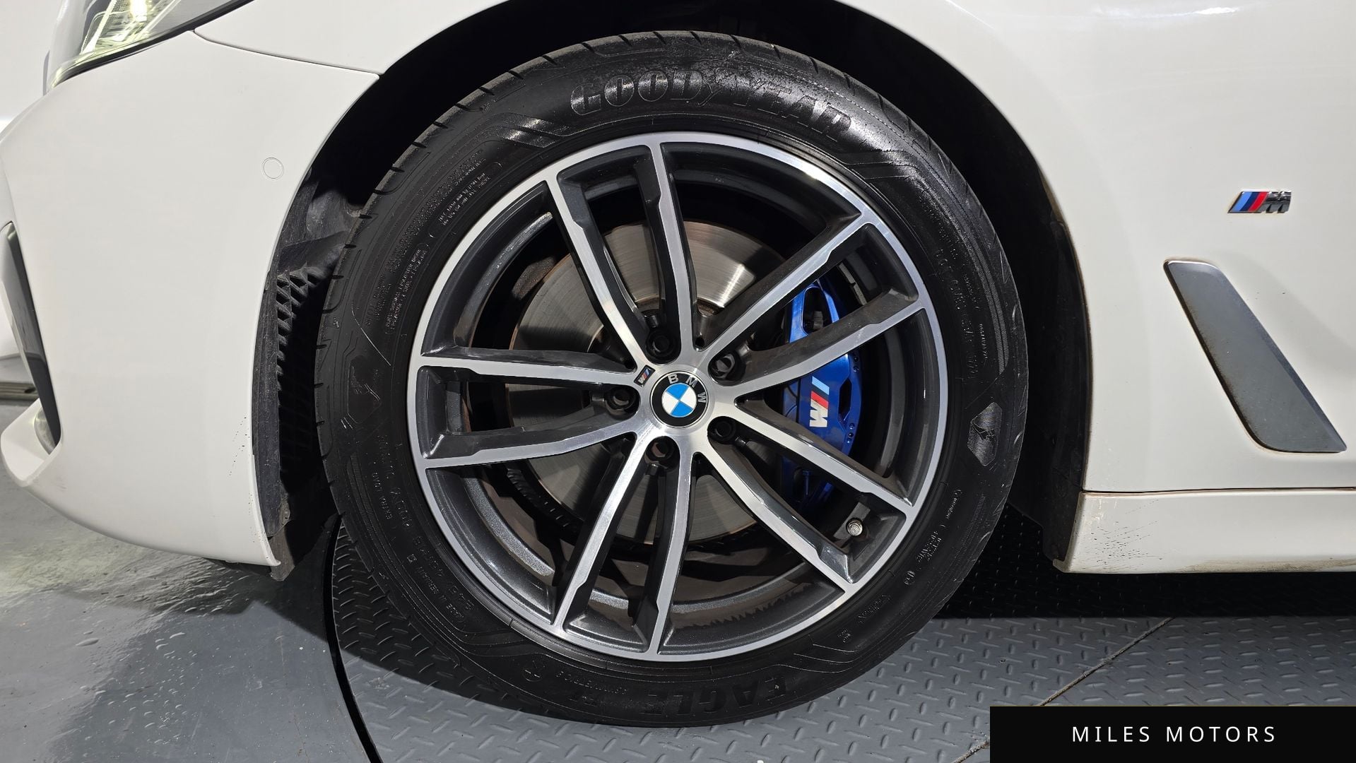 BMW 5 Series (G30) 2023 — миниатюра 5