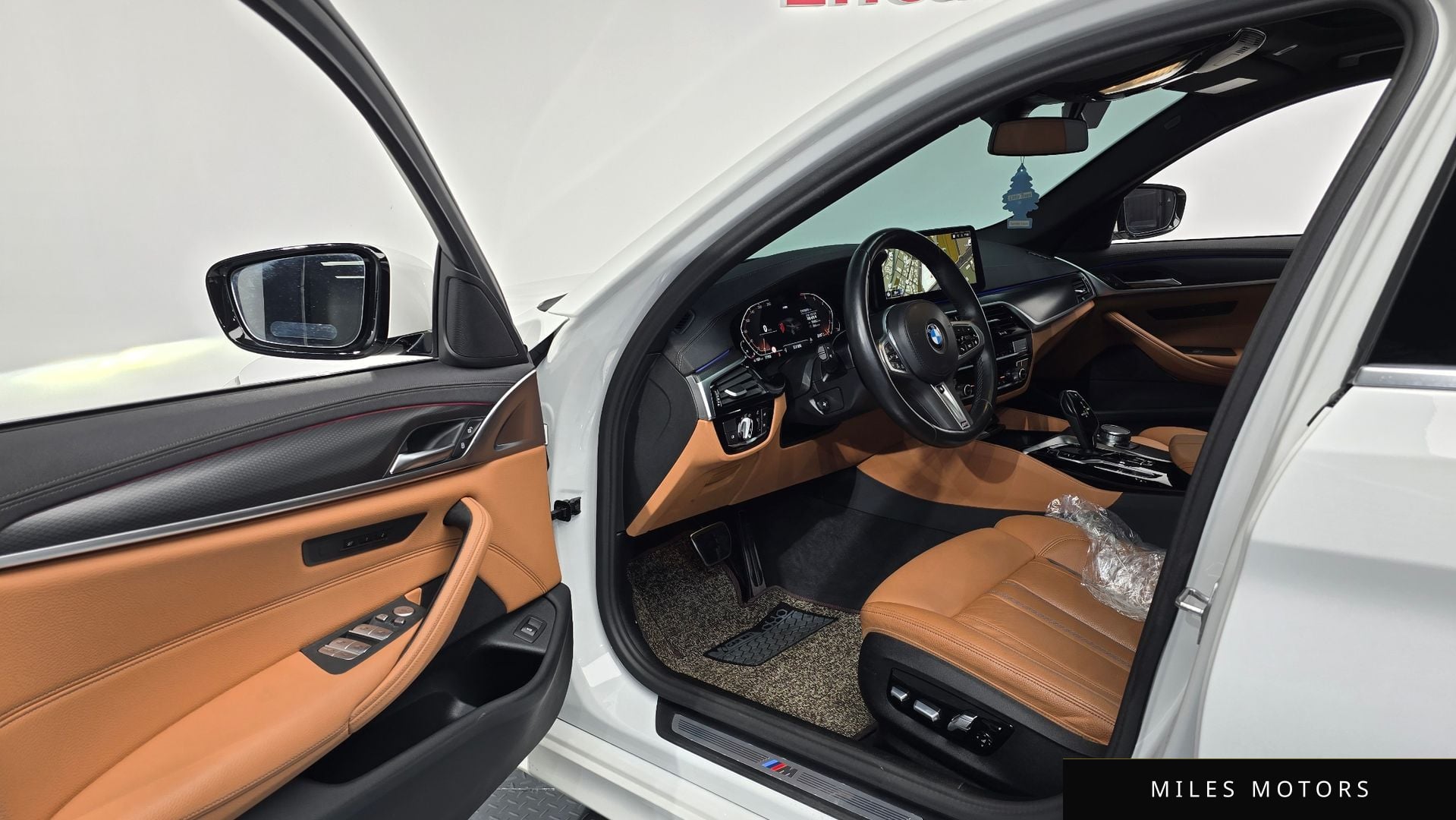 BMW 5 Series (G30) 2023 — миниатюра 10
