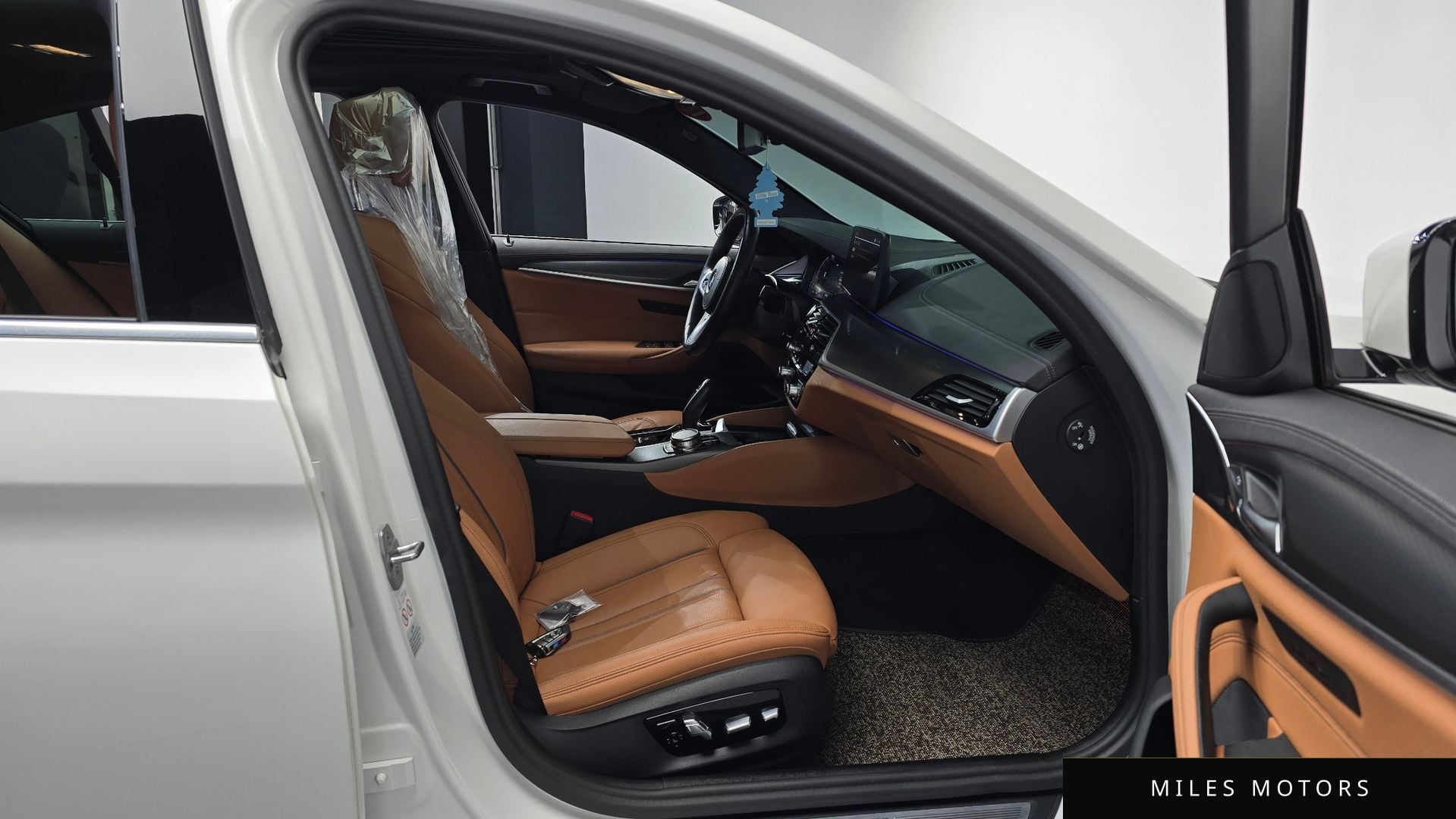 BMW 5 Series (G30) 2023 — миниатюра 11