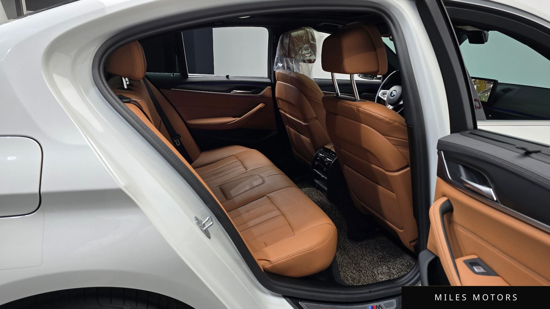 BMW 5 Series (G30) 2023 — миниатюра 12