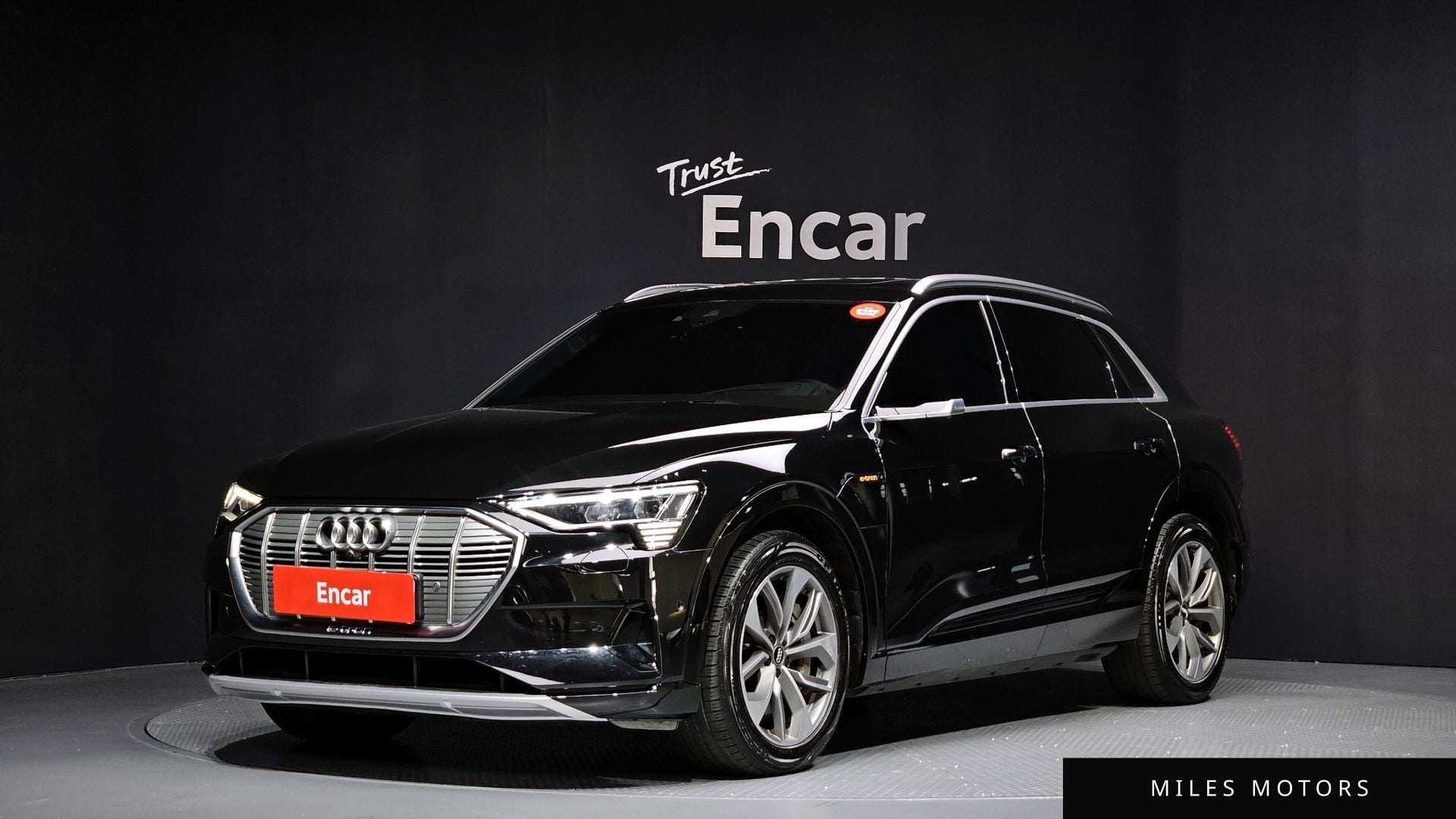 Audi e-tron 2020 — фото 1 из 12