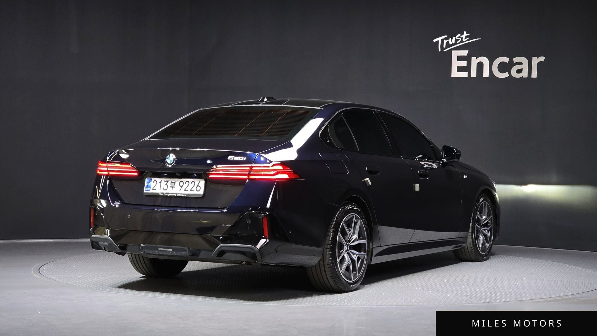 BMW 5 Series (G60) 2024 — миниатюра 2