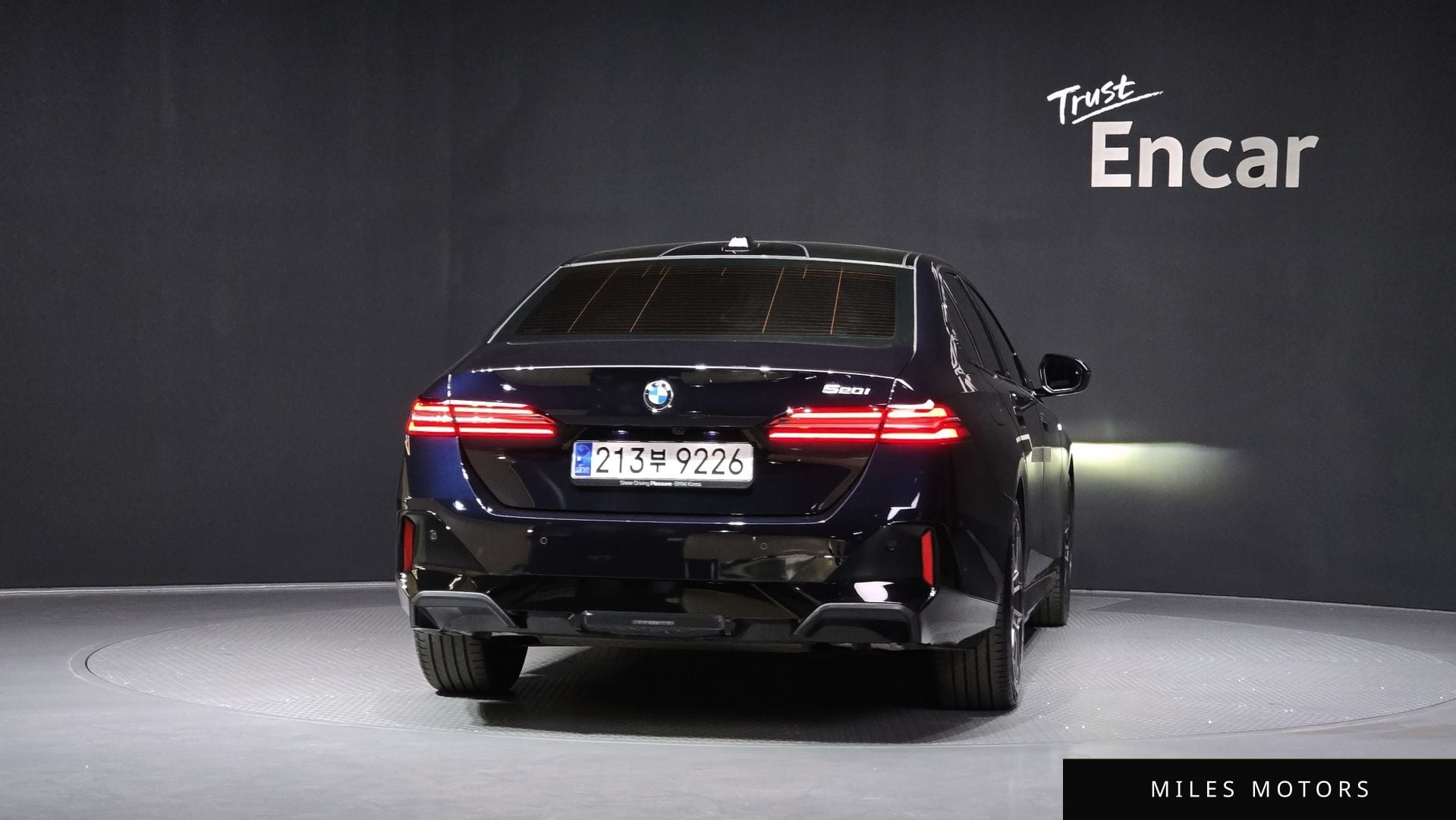 BMW 5 Series (G60) 2024 — миниатюра 4
