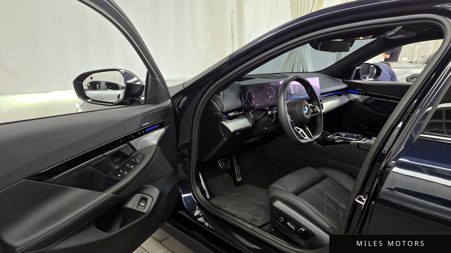BMW 5 Series (G60) 2024 — миниатюра 10